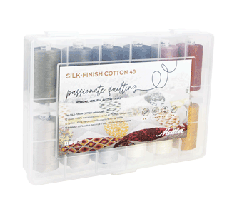 Bild einer SILK-FINISH COTTON 40 PASSIONATE QUILTING KIT farbigen SILK-FINISH COTTON 40 PASSIONATE QUILTING KIT Spule